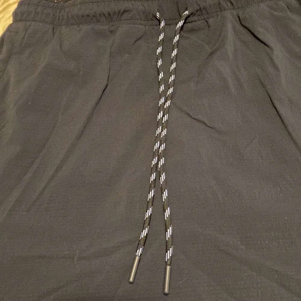 Athleta athletica crest